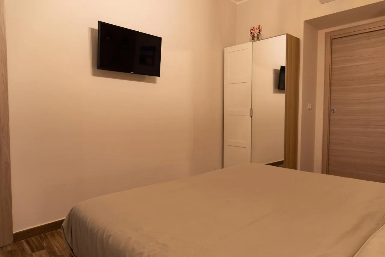 Tizzy Apartment & Rooms Бари Отель типа 